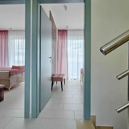 Sea House 2 *